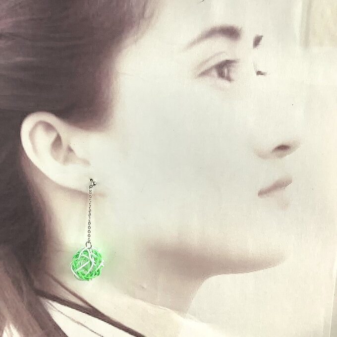 水引 くるくるボール ピアス【ネオングリーン】ゆらゆら ブルー 海 夏