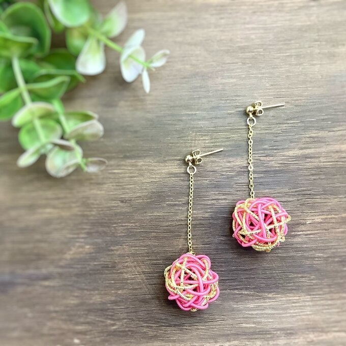 水引 くるくるボール ピアス【デイジー】ゆらゆら ピンク ゴールド