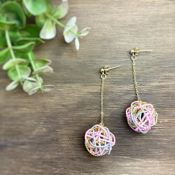 水引 くるくるボール ピアス【春霞】ゆらゆら ピンク グレー パステルカラー