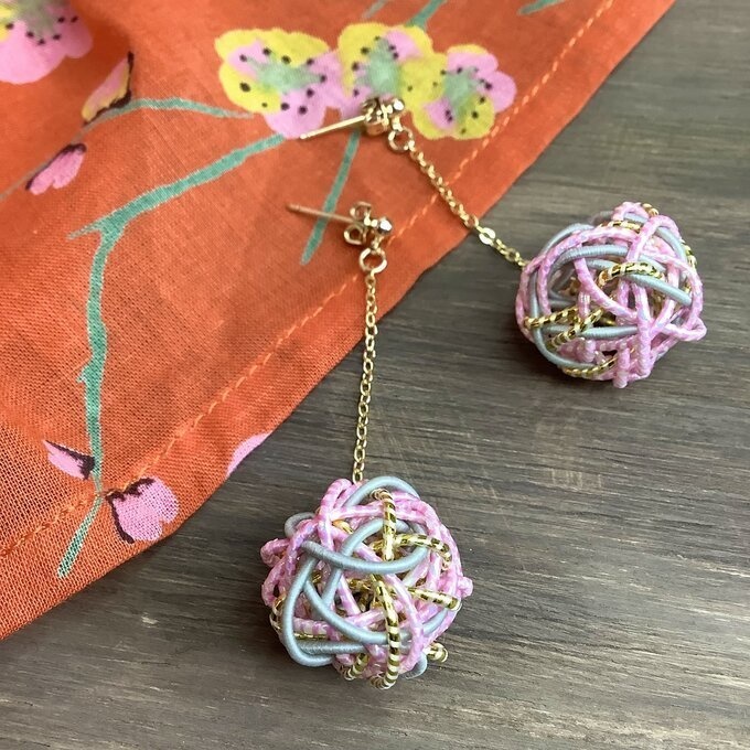 水引 くるくるボール ピアス【春霞】ゆらゆら ピンク グレー パステルカラー