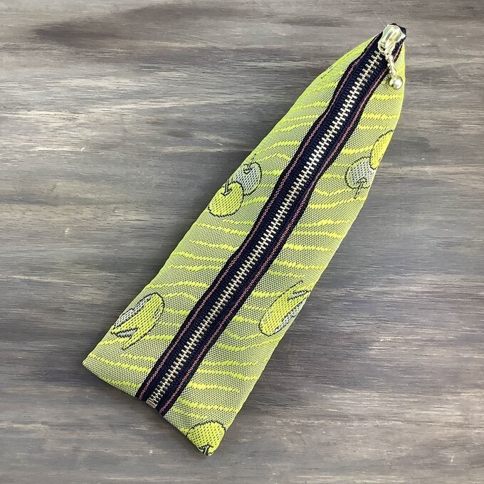 【うさぎ りんご】畳縁 テトラ型 ペンケース リンゴ 安曇野 信州 黄色 金色