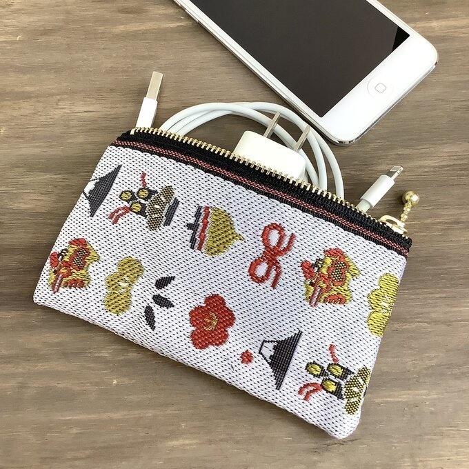 【おめでた柄】畳縁 ぺたんこ ミニポーチ カードケース 小銭入れ 白 正月 縁起物 辰 富士山 松竹梅