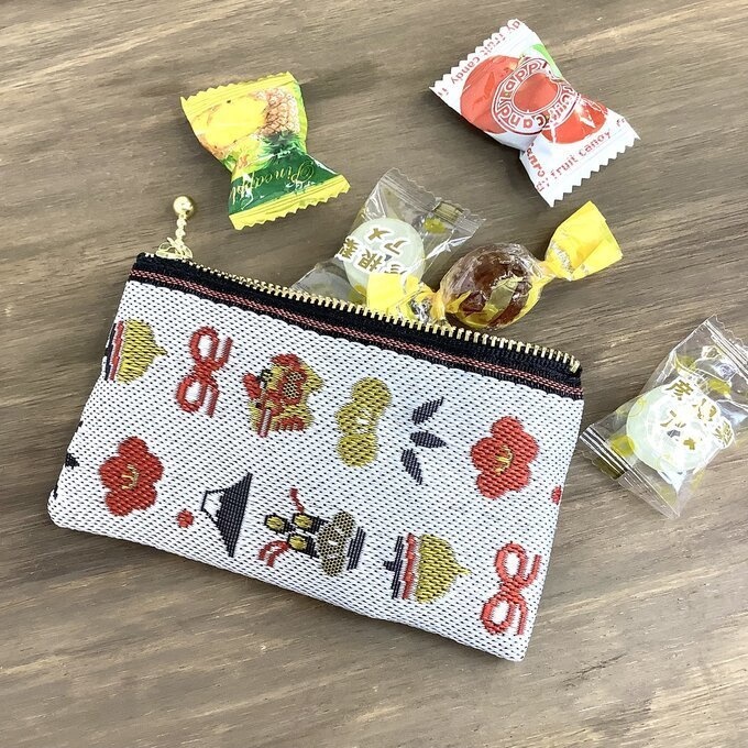 【おめでた柄】畳縁 ぺたんこ ミニポーチ カードケース 小銭入れ 白 正月 縁起物 辰 富士山 松竹梅