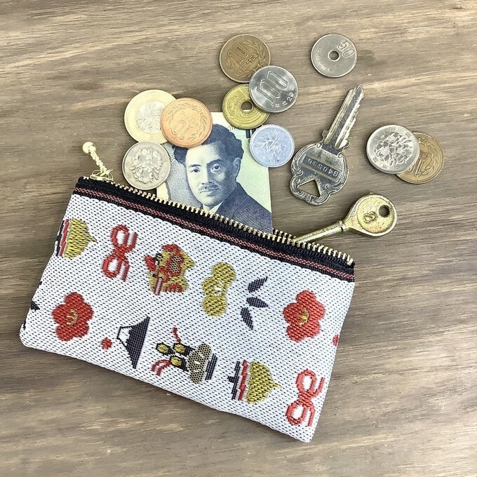 【おめでた柄】畳縁 ぺたんこ ミニポーチ カードケース 小銭入れ 白 正月 縁起物 辰 富士山 松竹梅