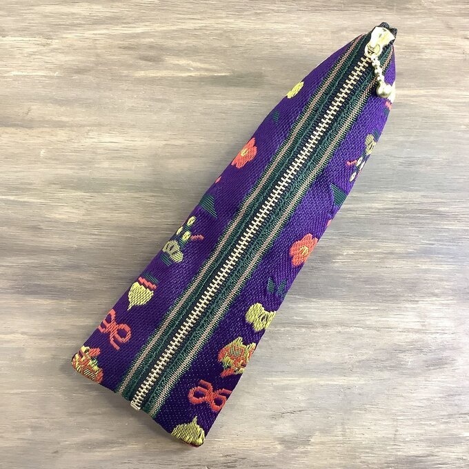 【おめでた柄】畳縁 テトラ型 ペンケース 紫 正月 縁起物 辰 富士山 松竹梅