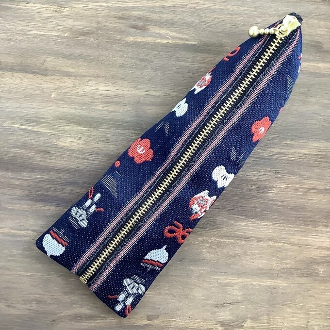 【おめでた柄】畳縁 テトラ型 ペンケース 紺 藍色 正月 縁起物 辰 富士山 松竹梅