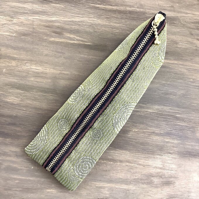 【枯山水】畳縁 テトラ型 ペンケース 芥子 黄色 禅 同心円 ストライプ