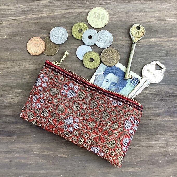 【肉球と桜】畳縁 ぺたんこ 小銭入れ ミニポーチ カードケース 和風 赤 金 足あと 犬 猫