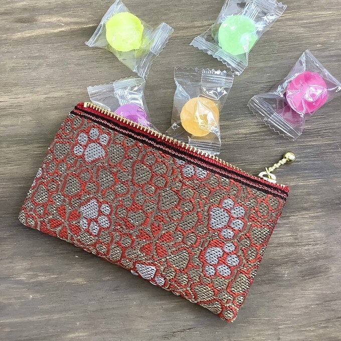 【肉球と桜】畳縁 ぺたんこ 小銭入れ ミニポーチ カードケース 和風 赤 金 足あと 犬 猫