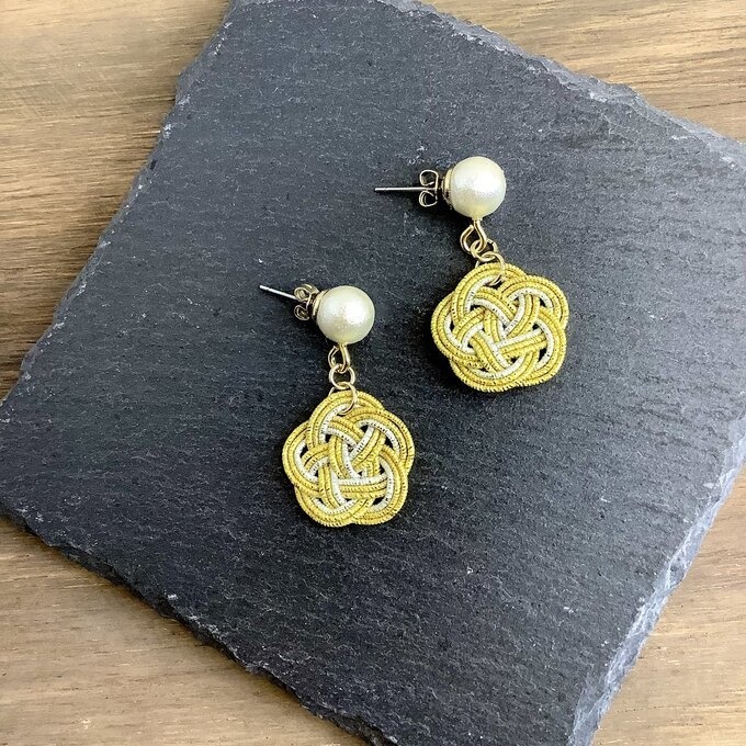 【黄金色】水引 お花とコットンパール ピアス 金 銀 ゆらゆら キラキラ