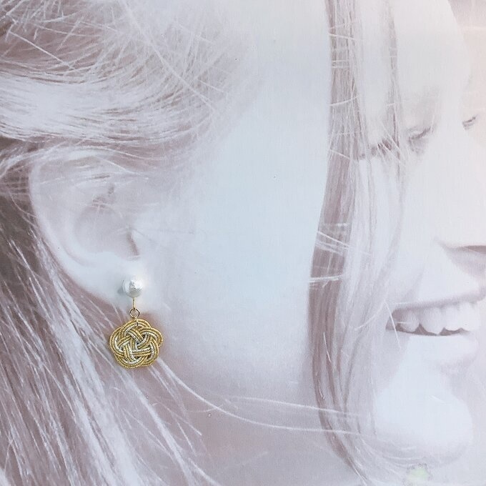 【黄金色】水引 お花とコットンパール ピアス 金 銀 ゆらゆら キラキラ