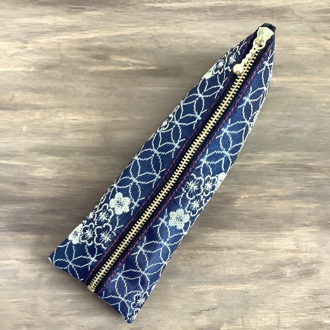 【七宝 小花】畳縁 テトラ型 ペンケース 藍色 縁起物 和柄