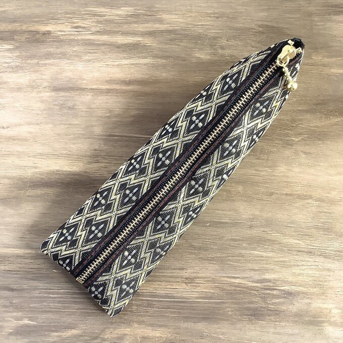 【松皮菱】 テトラ型 ペンケース 黒 金 和柄 家紋