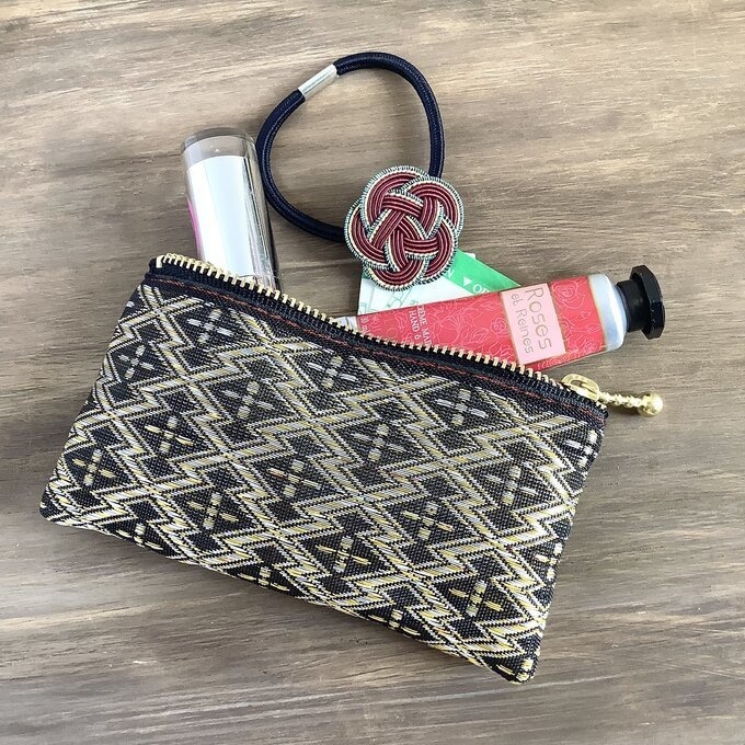 【松皮菱】畳縁 ぺたんこ ミニポーチ 小銭入れ カードケース 黒 金 和柄 家紋