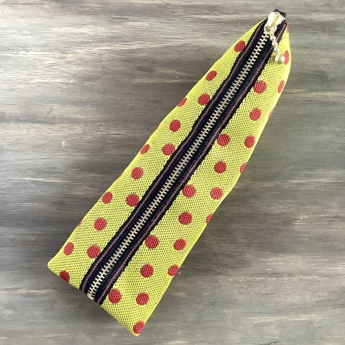【アカテンイロウミウシ】畳縁 テトラ型 ペンケース ドット 水玉 黄色 赤