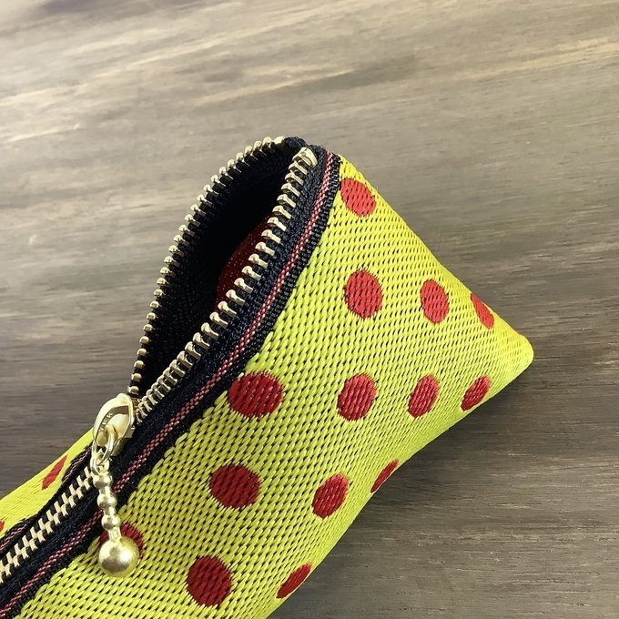 【アカテンイロウミウシ】畳縁 テトラ型 ペンケース ドット 水玉 黄色 赤