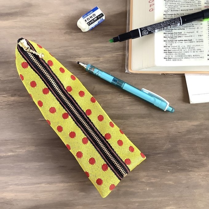 【アカテンイロウミウシ】畳縁 ぺたんこ ミニポーチ 小銭入れ カードケース ドット 水玉 黄色 赤