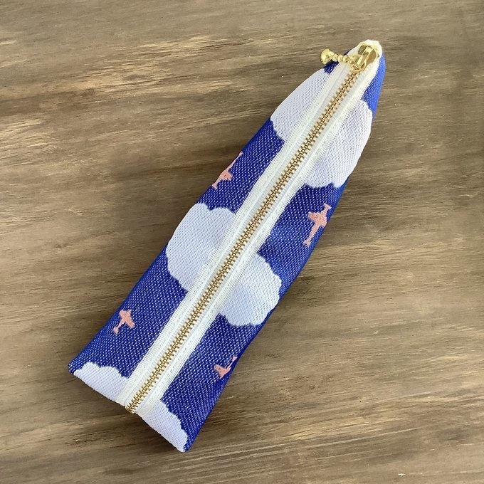 【飛行機と雲】畳縁 テトラ型 ペンケース 空 青 紺