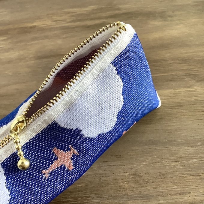 【飛行機と雲】畳縁 テトラ型 ペンケース 空 青 紺