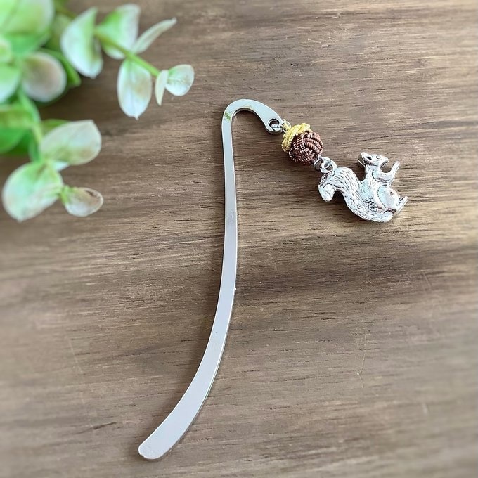 御朱印帳 しおり 水引【どんぐりとリス】ブックマーカー りす ドングリ