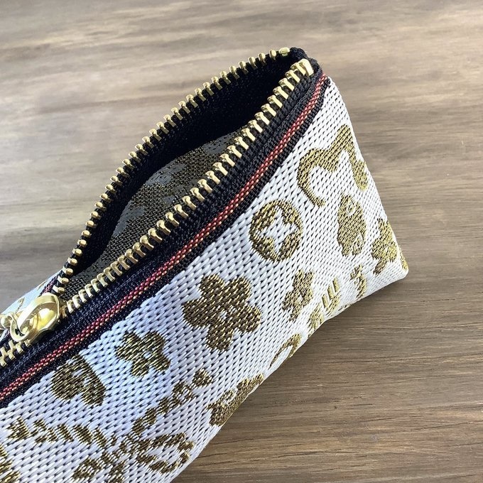 【おめでた柄】畳縁 テトラ型 ペンケース 白 金 縁起物 へび 瑞雲