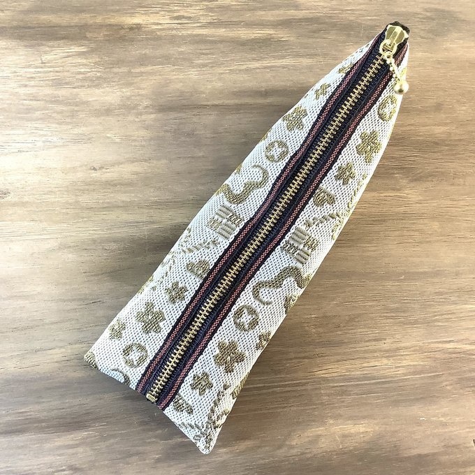 【おめでた柄】畳縁 テトラ型 ペンケース 白 金 縁起物 へび 瑞雲