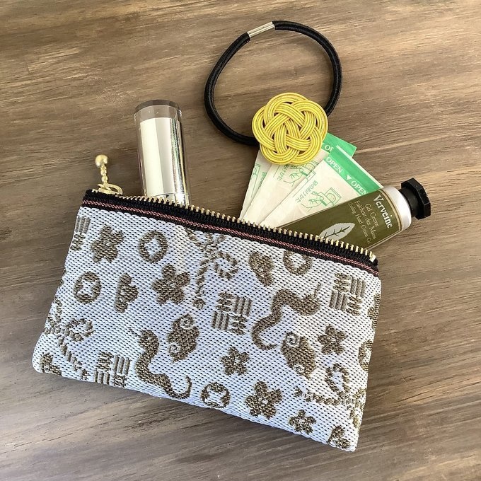 【おめでた柄】畳縁 ぺたんこ ミニポーチ カードケース 小銭入れ 白 金 縁起物 へび 瑞雲