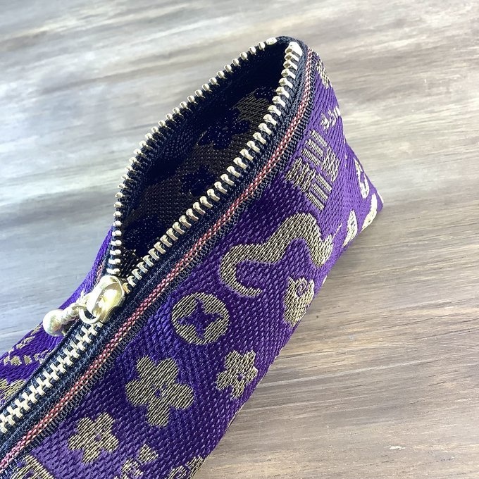 【おめでた柄】畳縁 テトラ型 ペンケース 紫 金 縁起物 へび 瑞雲