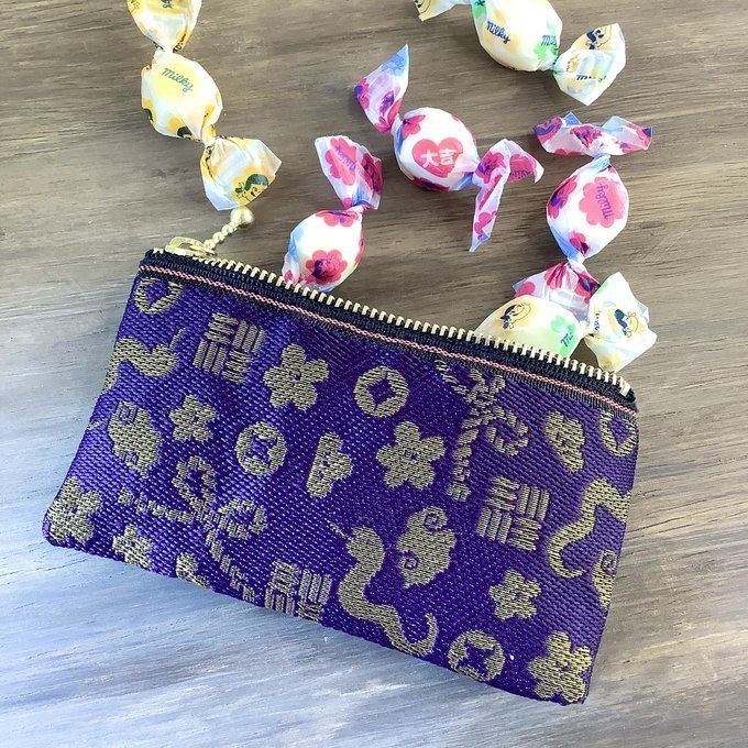 【おめでた柄】畳縁 ぺたんこ ミニポーチ カードケース 小銭入れ 紫 金 縁起物 へび 瑞雲