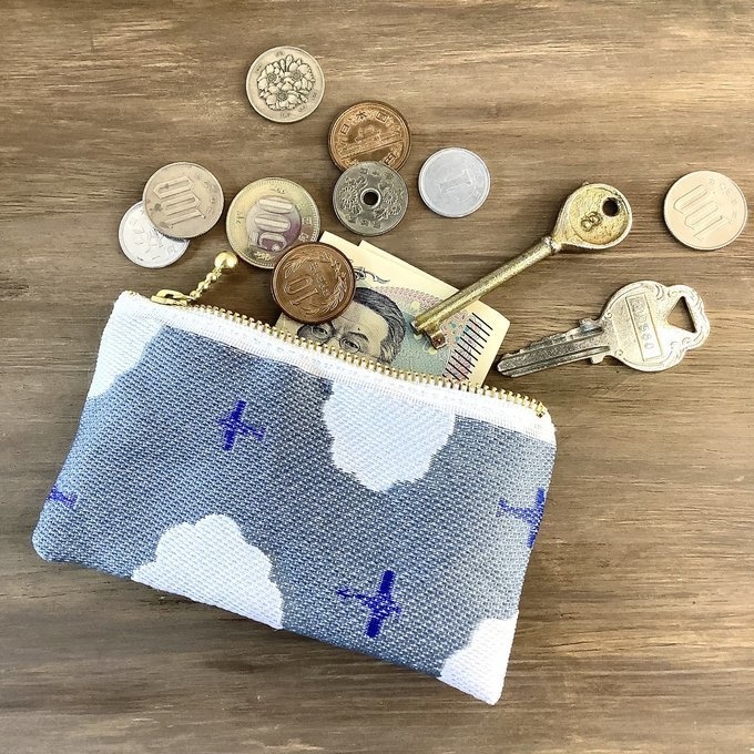 【飛行機と雲】畳縁 ぺたんこ ミニポーチ 小銭入れ カードケース 空 曇り空 グレー