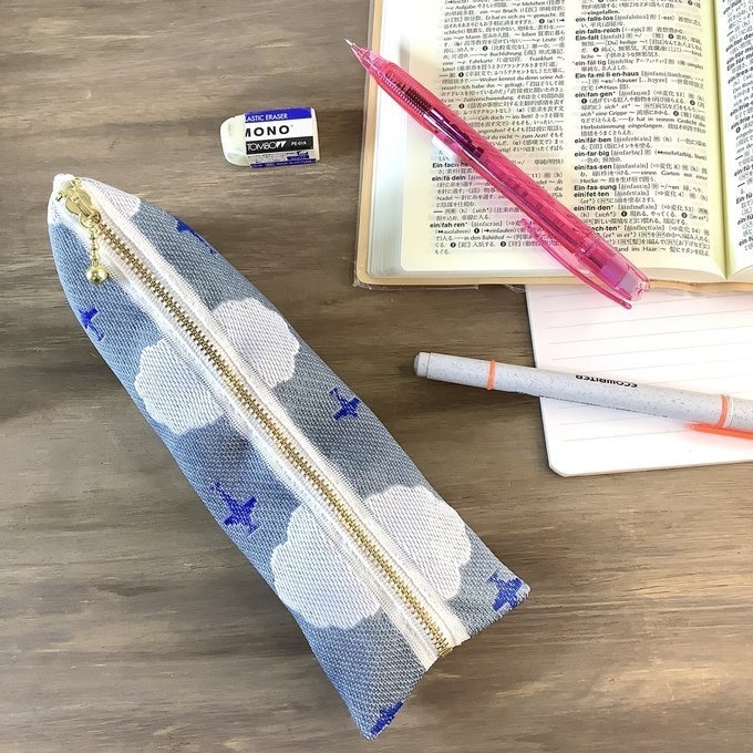 【飛行機と雲】畳縁 ぺたんこ ミニポーチ 小銭入れ カードケース 空 曇り空 グレー