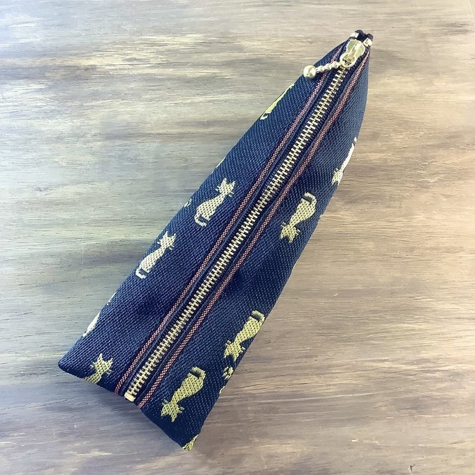 【金猫】畳縁 テトラ型 ペンケース シルエット ゴールド 黒