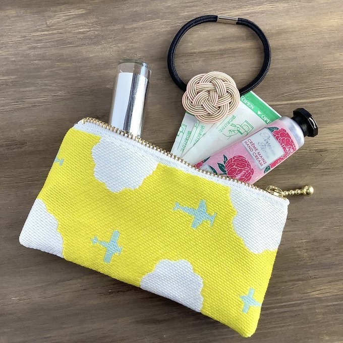 【飛行機と雲】畳縁 テトラ型 ペンケース 空 黄金空 黄色