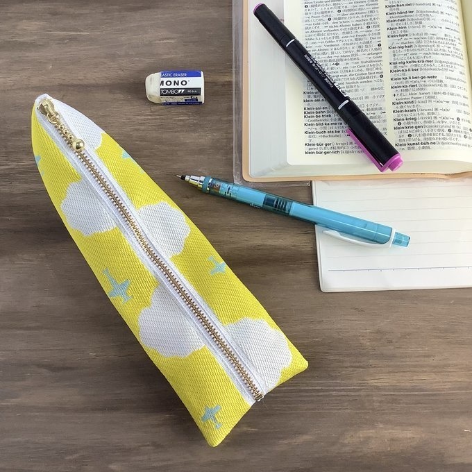 【飛行機と雲】畳縁 ぺたんこ ミニポーチ 小銭入れ カードケース 空 黄金空 黄色