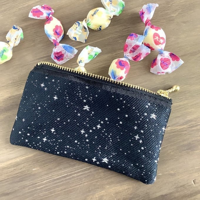 【星降る夜 銀星】畳縁 ぺたんこ ミニポーチ 小銭入れ カードケース 星 スター 宇宙 空 黒 銀