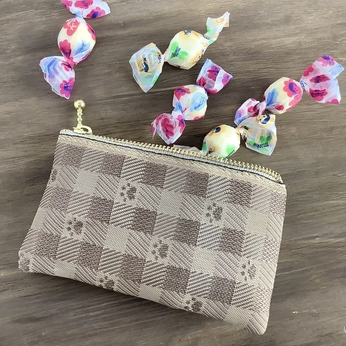 【肉球&ギンガム】畳縁 ぺたんこ 小銭入れ ミニポーチ カードケース 茶色 ベージュ 足あと 犬 猫