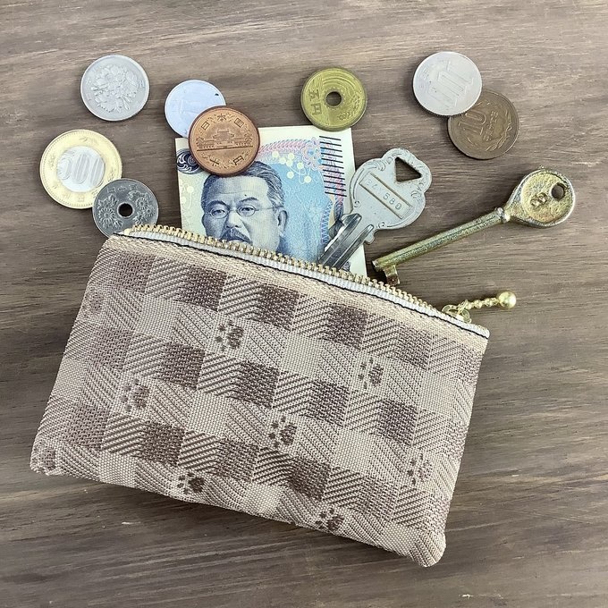 【肉球&ギンガム】畳縁 ぺたんこ 小銭入れ ミニポーチ カードケース 茶色 ベージュ 足あと 犬 猫