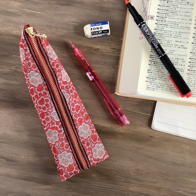 【肉球と桜】畳縁 ぺたんこ 小銭入れ ミニポーチ カードケース 和風 赤 銀 足あと 犬 猫