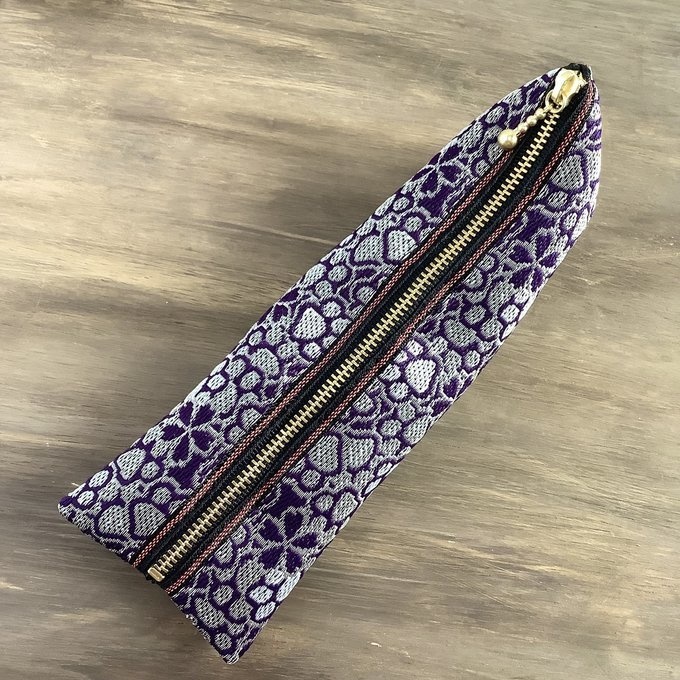 【肉球と桜】畳縁 テトラ型 ペンケース 和風 紫 銀 足あと 犬 猫