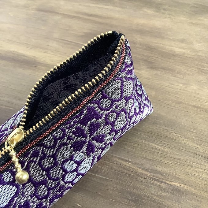 【肉球と桜】畳縁 テトラ型 ペンケース 和風 紫 銀 足あと 犬 猫