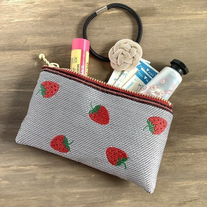 【大きめイチゴ】畳縁 テトラ型 ペンケース 可愛い いちご ストロベリー レトロ