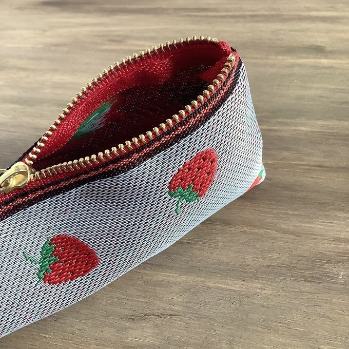 【大きめイチゴ】畳縁 テトラ型 ペンケース 可愛い いちご ストロベリー レトロ