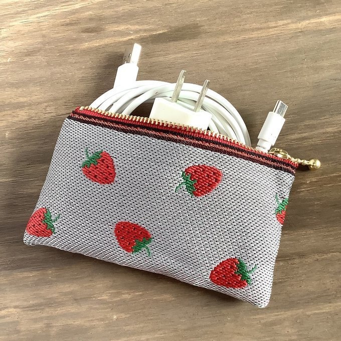 【大きめイチゴ】畳縁 ぺたんこ ミニポーチ 小銭入れ カードケース いちご ストロベリー レトロ 可愛い