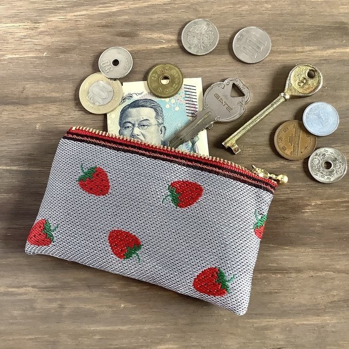 【大きめイチゴ】畳縁 ぺたんこ ミニポーチ 小銭入れ カードケース いちご ストロベリー レトロ 可愛い