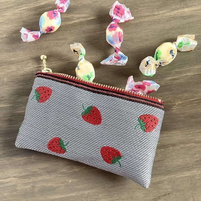 【大きめイチゴ】畳縁 ぺたんこ ミニポーチ 小銭入れ カードケース いちご ストロベリー レトロ 可愛い