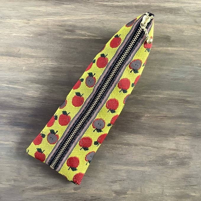 【りんご】畳縁 テトラ型 ペンケース 黄色 レトロポップ フルーツ