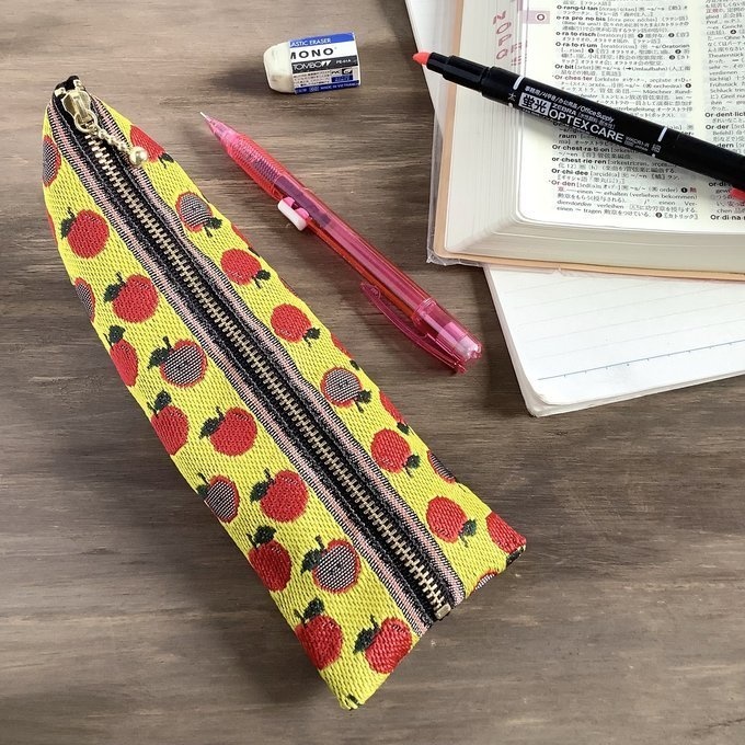 【りんご】畳縁 ぺたんこ ミニポーチ 小銭入れ カードケース 黄色 レトロポップ