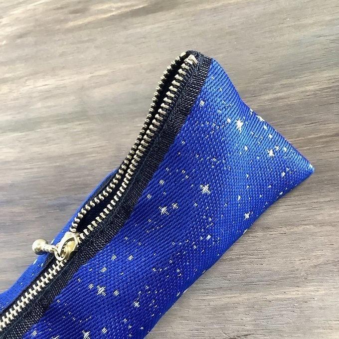 【星降る夜 銀星】畳縁 テトラ型 ペンケース 星 スター 宇宙 空 紺 金