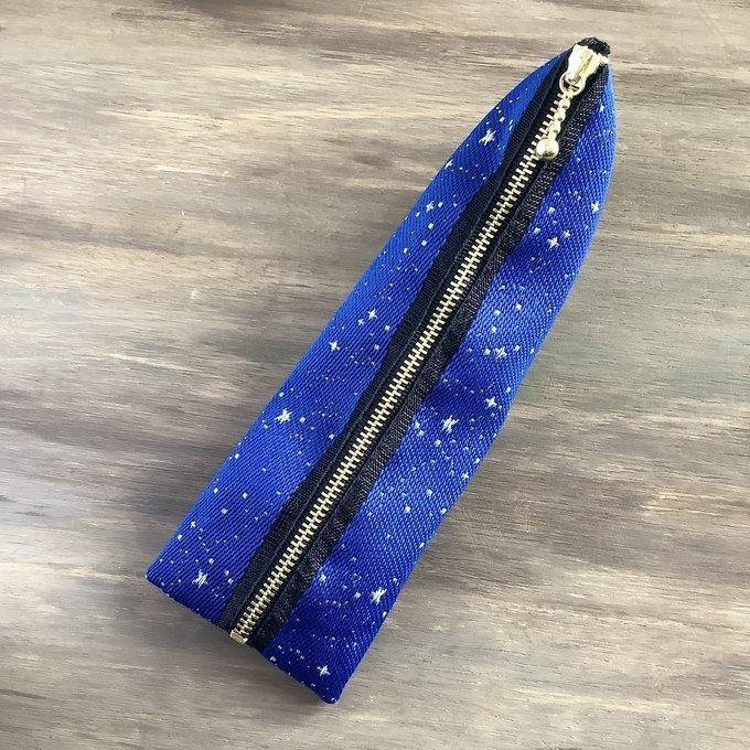 【星降る夜 銀星】畳縁 テトラ型 ペンケース 星 スター 宇宙 空 紺 金