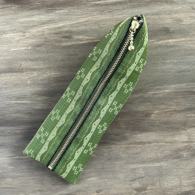 【ミンサー柄】畳縁 テトラ型 ペンケース 抹茶色 緑 沖縄 ちゅらべり 縁起物